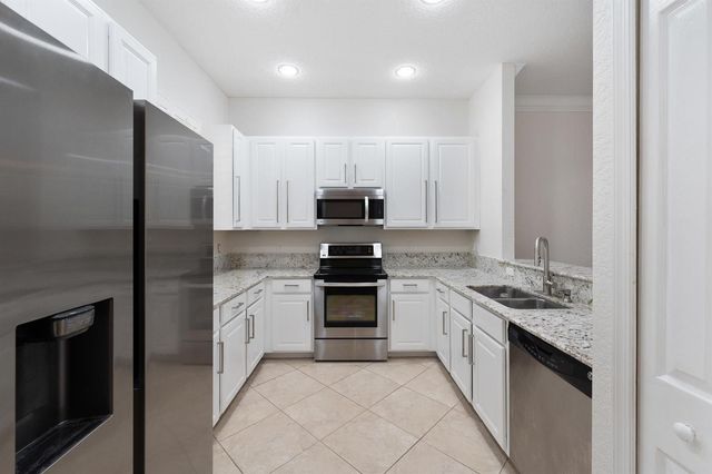 10117 SW Canossa Way, Port St. Lucie, FL 34986