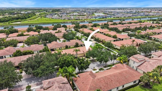 10117 SW Canossa Way, Port St. Lucie, FL 34986