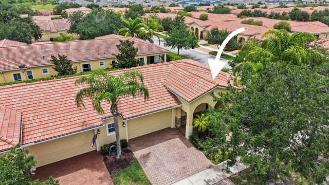 10117 SW Canossa Way, Port St. Lucie, FL 34986