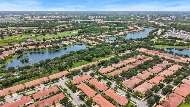 10117 SW Canossa Way, Port St. Lucie, FL 34986
