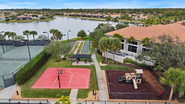 10117 SW Canossa Way, Port St. Lucie, FL 34986