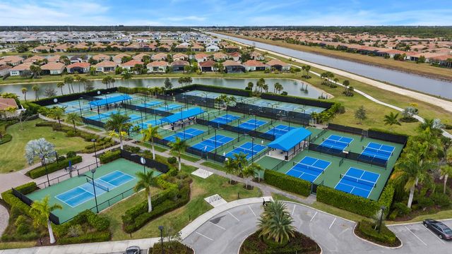 10117 SW Canossa Way, Port St. Lucie, FL 34986