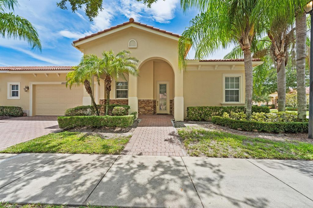10117 SW Canossa Way, Port St. Lucie, FL 34986