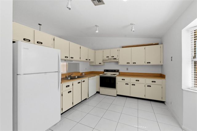 7520 NW 88th Terrace, Tamarac, FL 33321