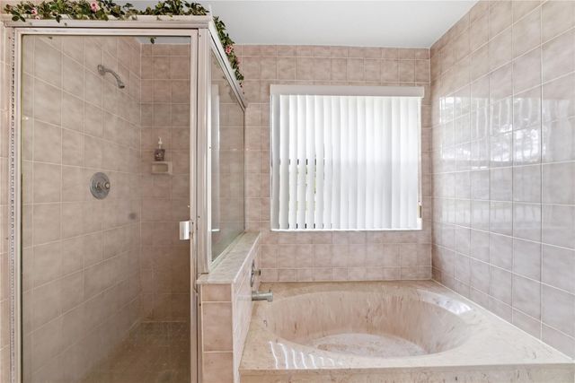 7520 NW 88th Terrace, Tamarac, FL 33321