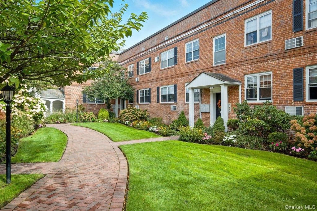 51 Lincoln Avenue D21, Rockville Centre, NY 11570