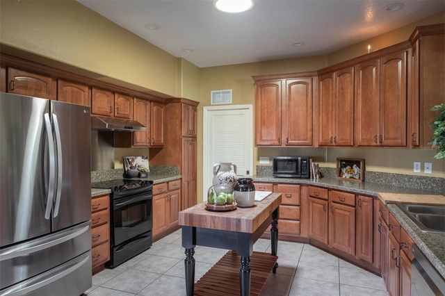 20801 QUEEN ALEXANDRA DRIVE, Leesburg, FL 34748