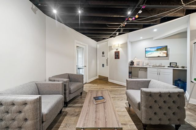 1000 N MILWAUKEE Avenue 403, Chicago, IL 60642