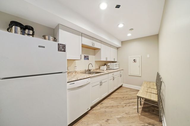 1000 N MILWAUKEE Avenue 403, Chicago, IL 60642