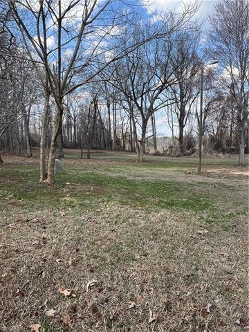 2053 US Highway 158 W, Reidsville, NC 27320