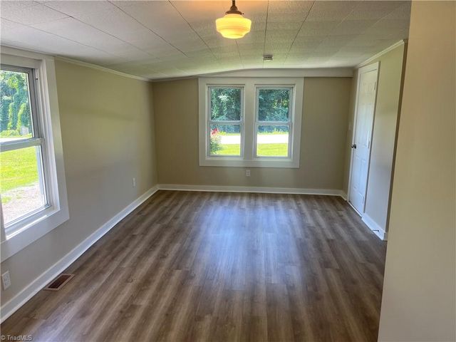 2053 US Highway 158 W, Reidsville, NC 27320