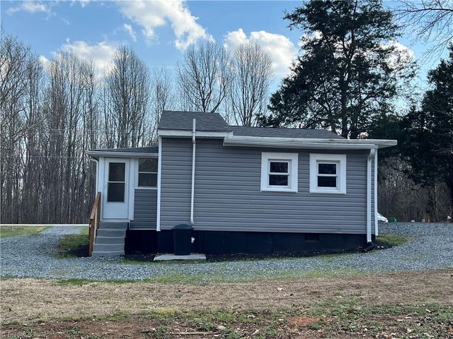 2053 US Highway 158 W, Reidsville, NC 27320