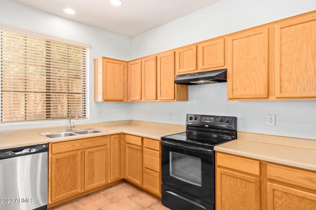 2390 W SLEEPY RANCH Road, Phoenix, AZ 85085