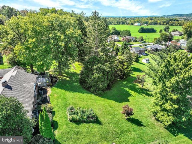 3 WINDEMERE CT, York, PA 17402