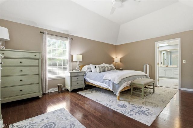 15 Martingale Court, Chagrin Falls, OH 44022