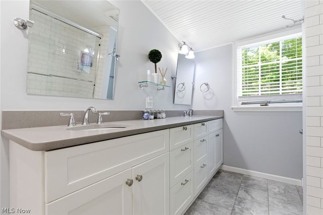 15 Martingale Court, Chagrin Falls, OH 44022