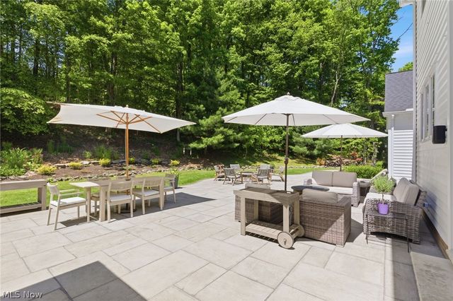 15 Martingale Court, Chagrin Falls, OH 44022