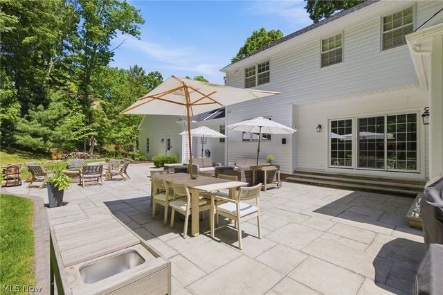 15 Martingale Court, Chagrin Falls, OH 44022
