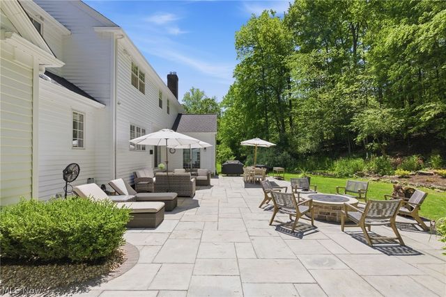 15 Martingale Court, Chagrin Falls, OH 44022