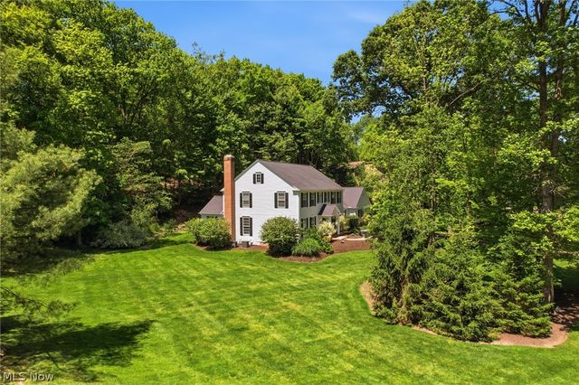 15 Martingale Court, Chagrin Falls, OH 44022