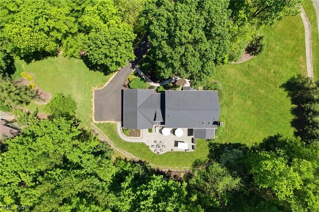 15 Martingale Court, Chagrin Falls, OH 44022