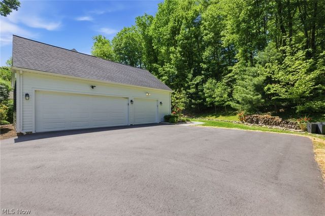 15 Martingale Court, Chagrin Falls, OH 44022