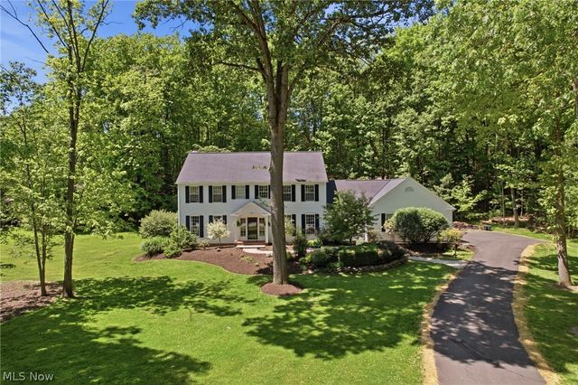 15 Martingale Court, Chagrin Falls, OH 44022
