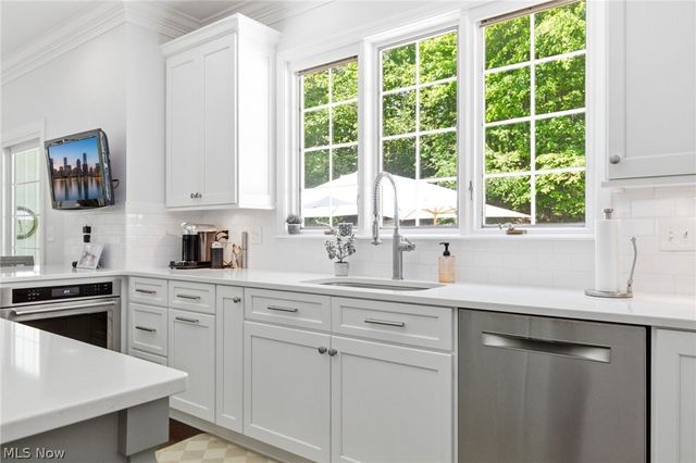 15 Martingale Court, Chagrin Falls, OH 44022