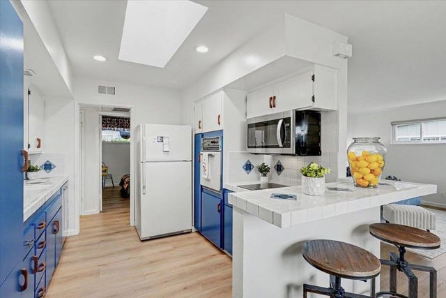 3125 Los Prados Street 1, San Mateo, CA 94403