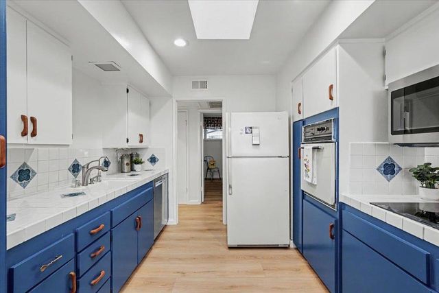 3125 Los Prados Street 1, San Mateo, CA 94403