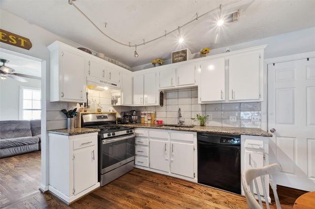 115 S Holmes Street, La Porte, TX 77571