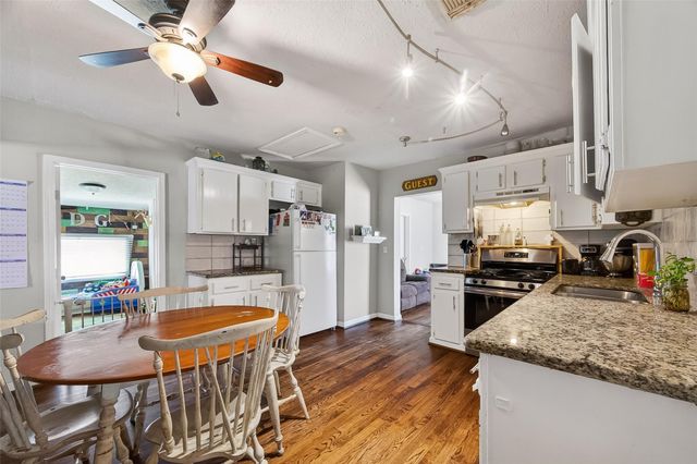 115 S Holmes Street, La Porte, TX 77571