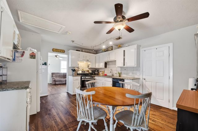 115 S Holmes Street, La Porte, TX 77571