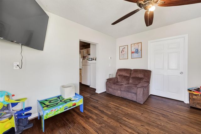 115 S Holmes Street, La Porte, TX 77571