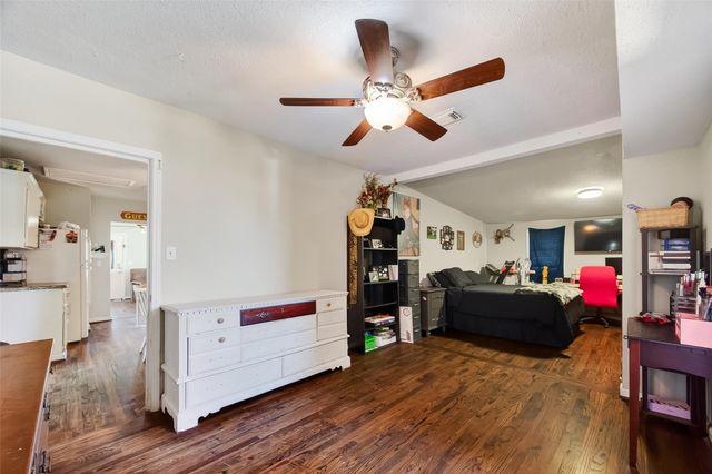 115 S Holmes Street, La Porte, TX 77571