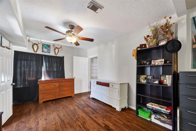 115 S Holmes Street, La Porte, TX 77571