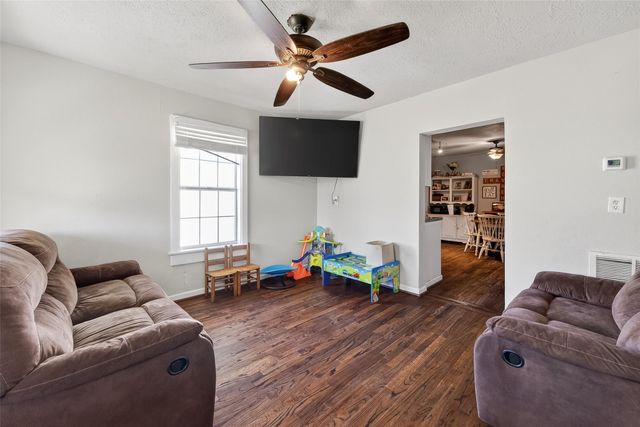 115 S Holmes Street, La Porte, TX 77571