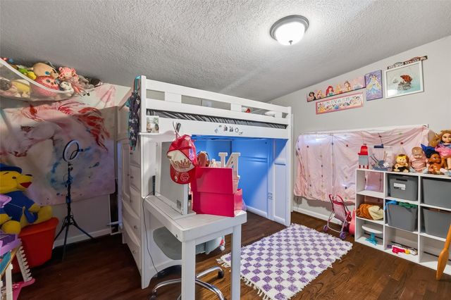 115 S Holmes Street, La Porte, TX 77571