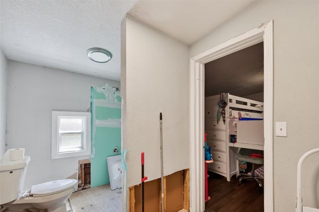 115 S Holmes Street, La Porte, TX 77571