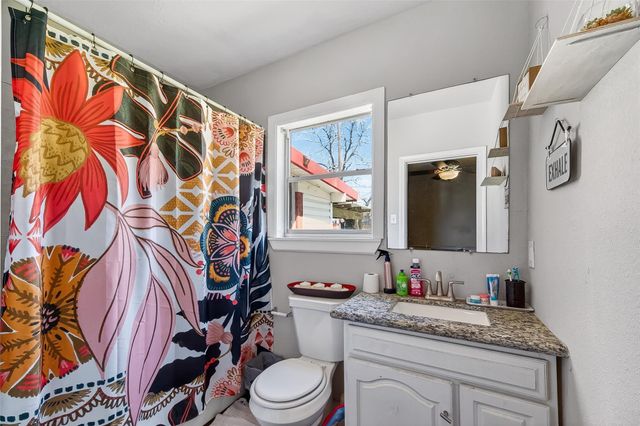 115 S Holmes Street, La Porte, TX 77571