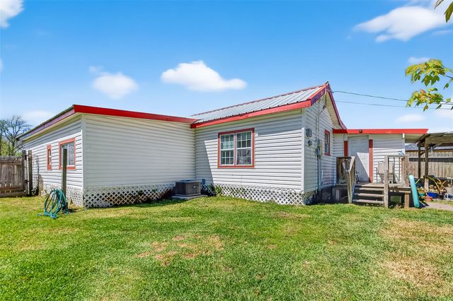 115 S Holmes Street, La Porte, TX 77571