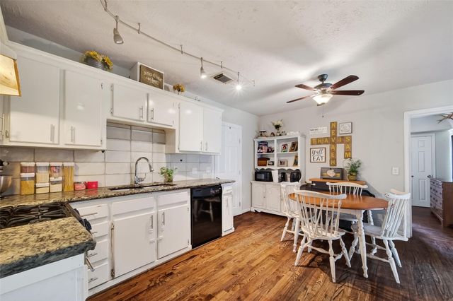 115 S Holmes Street, La Porte, TX 77571