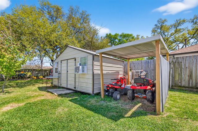 115 S Holmes Street, La Porte, TX 77571