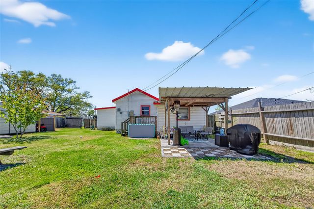 115 S Holmes Street, La Porte, TX 77571