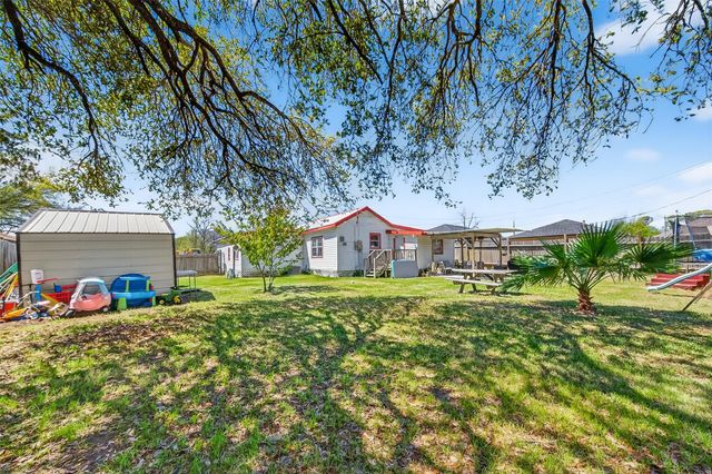 115 S Holmes Street, La Porte, TX 77571