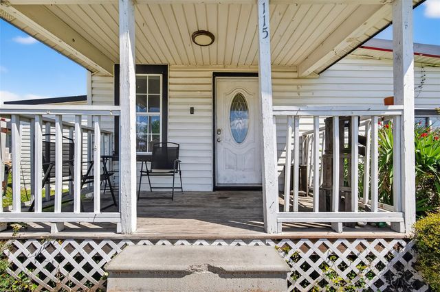 115 S Holmes Street, La Porte, TX 77571