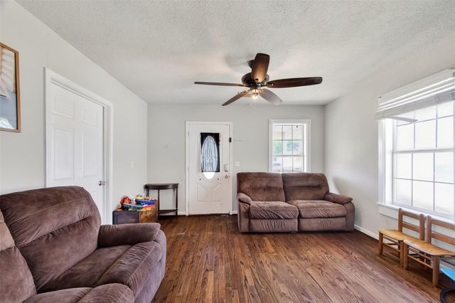 115 S Holmes Street, La Porte, TX 77571