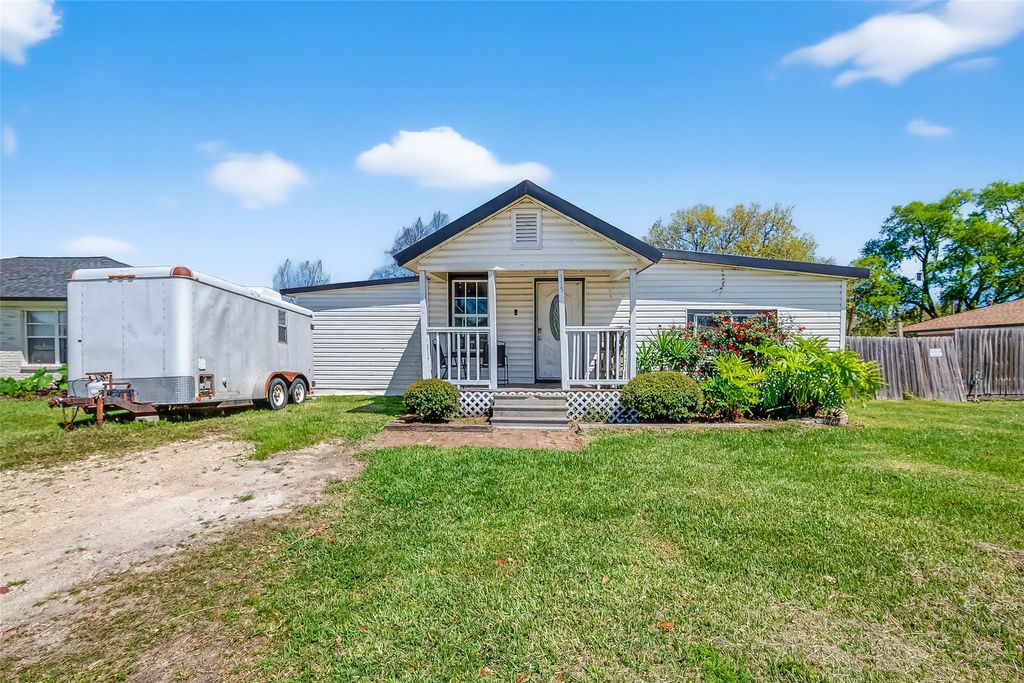 115 S Holmes Street, La Porte, TX 77571