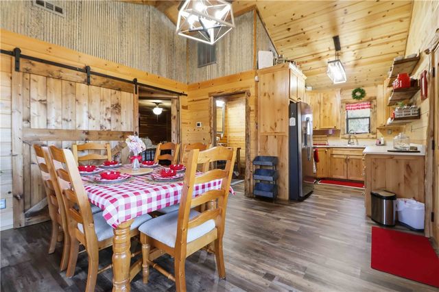 2250 County Road 220, Eureka Springs, AR 72631