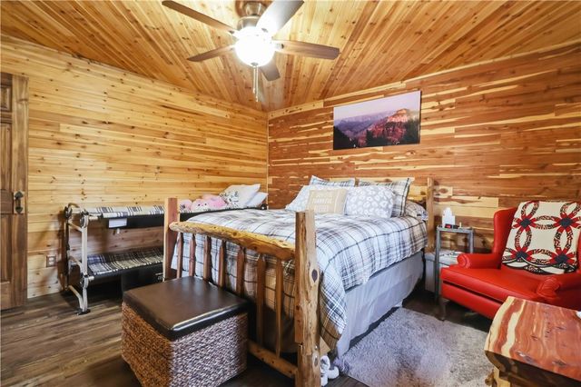 2250 County Road 220, Eureka Springs, AR 72631